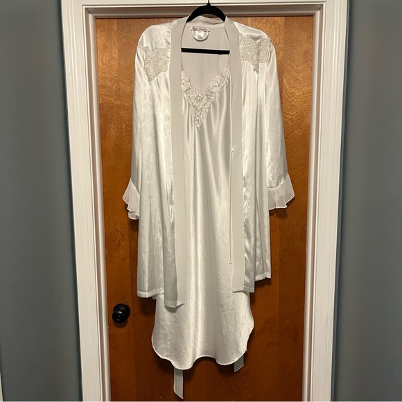 Linea Donatella Other - Linea Donatella White Nightgown and Robe Set. Side S/M